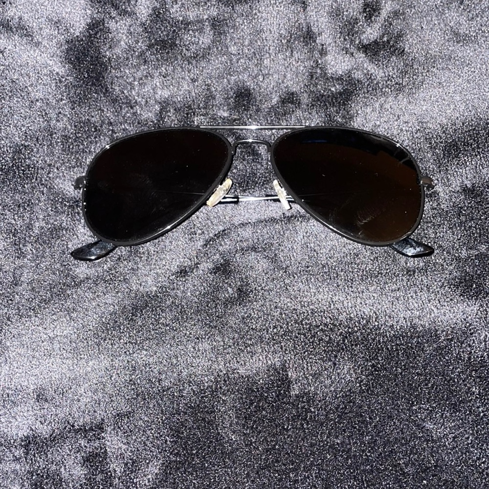 black aviator sunglasses 🕶